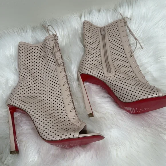Christian Louboutin Condora booty Leche Eur 40 Retail $1595 - Picture 9 of 9